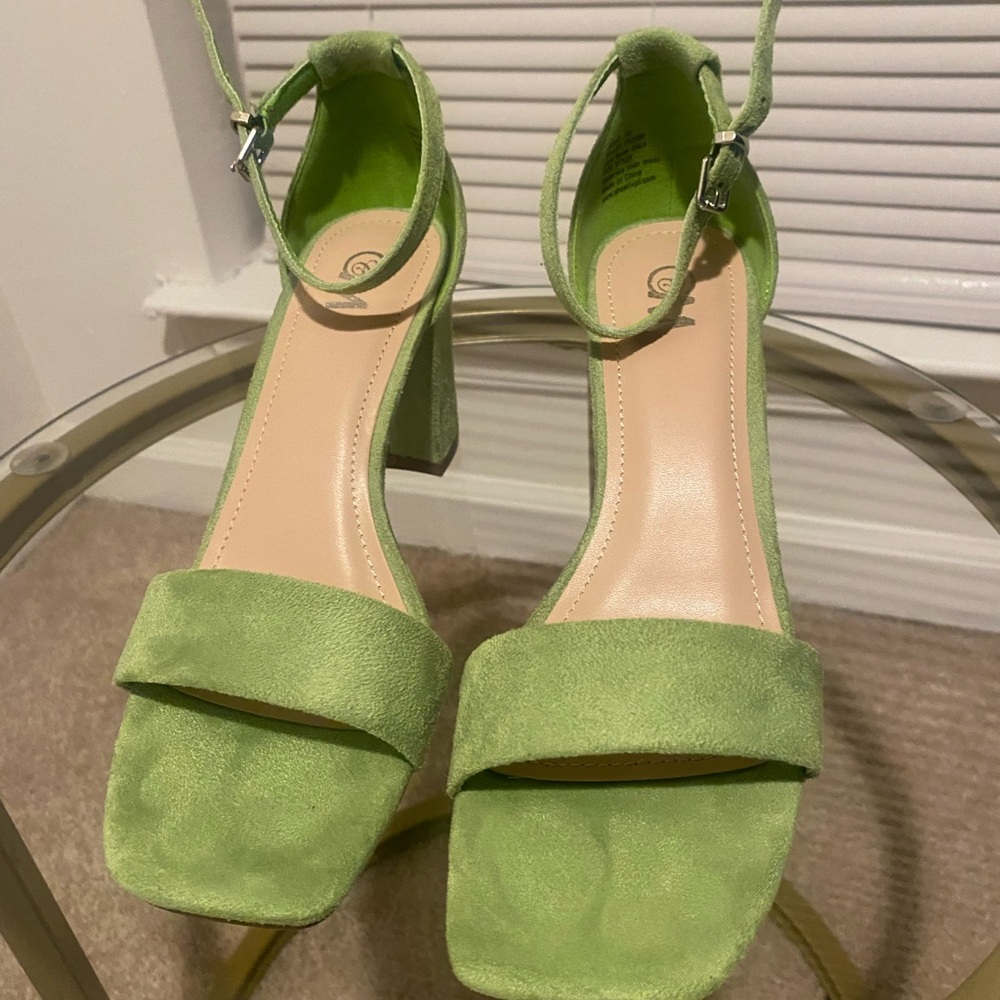 Chelsea Moreland Gala Green Suede Block Heel sandals - yellow green